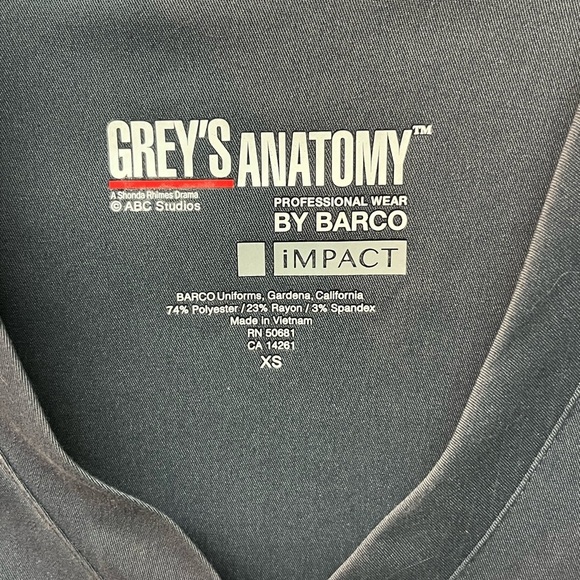 Grey's Anatomy Women's Gray Scrub
Top Size XS By Barco - Picture 2 of 3